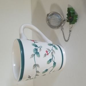 Pfaltzgraff Winterberry 2pc Holly Tea 12 ou. Mug